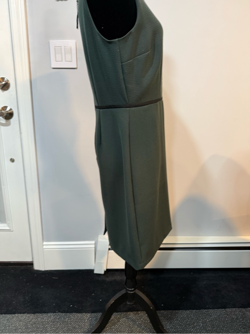 Ann Taylor Loft Forest Green/Black Accent Tailored Sheath Dress(Size 8P) - Picture 3 of 11